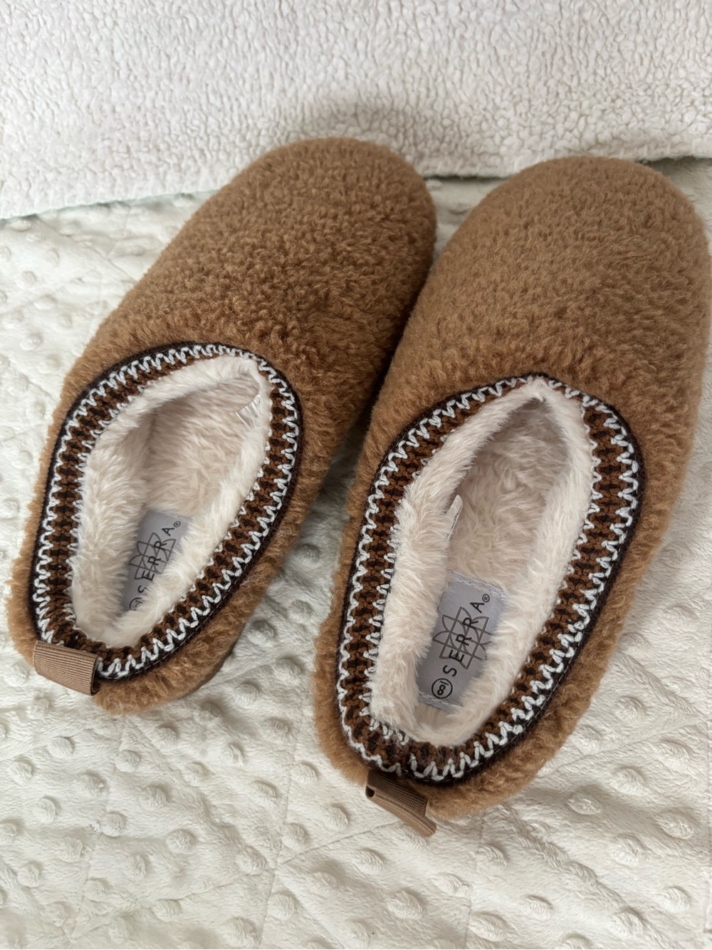 Serra Women’s Brown Fuzzy Sherpa Faux Fur-Lined Slippers – Size 8